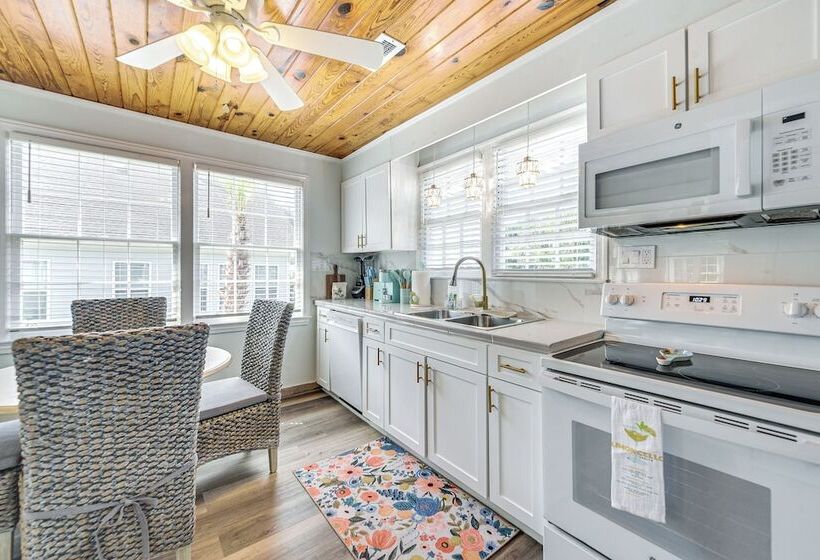 Walk To Ocean: Pearl Cottage In Atlantic Beach