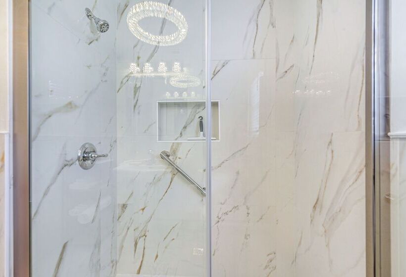 Walk To Ocean: Pearl Cottage In Atlantic Beach