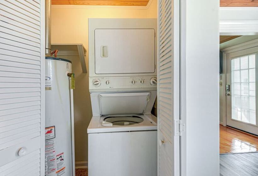 Walk To Ocean: Pearl Cottage In Atlantic Beach