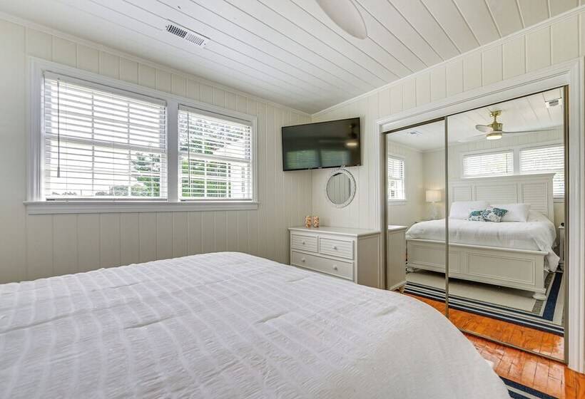 Walk To Ocean: Pearl Cottage In Atlantic Beach