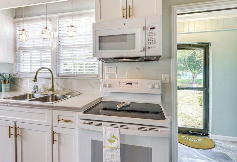 Walk To Ocean: Pearl Cottage In Atlantic Beach