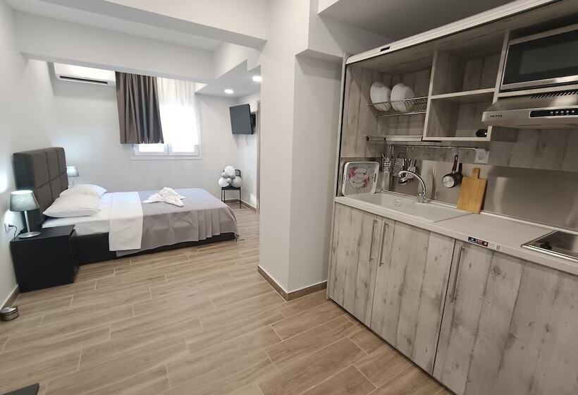 Пансион Nioplias Luxury Apartments Pefkohori