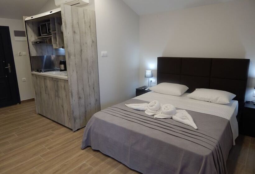 Пансион Nioplias Luxury Apartments Pefkohori