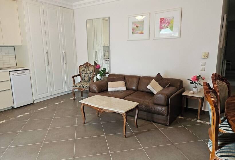 פנסיון Room In Guest Room   Guest Apartment Within A Villa In Lagonissi