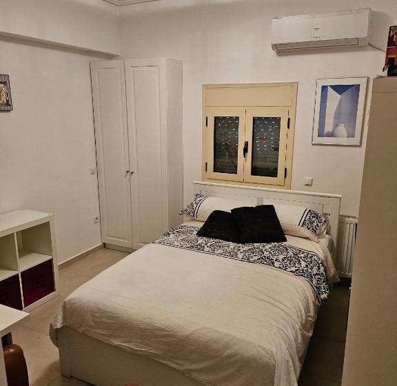 بنسيون Room In Guest Room   Guest Apartment Within A Villa In Lagonissi