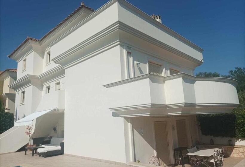 بنسيون Room In Guest Room   Guest Apartment Within A Villa In Lagonissi