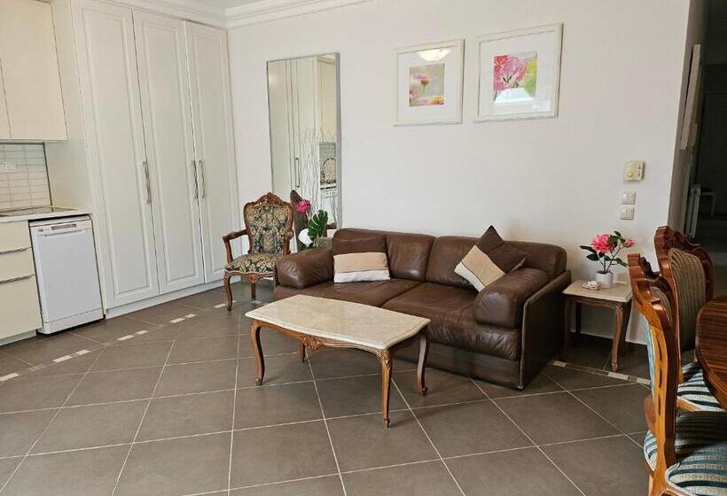 بنسيون Room In Guest Room   Guest Apartment Within A Villa In Lagonissi