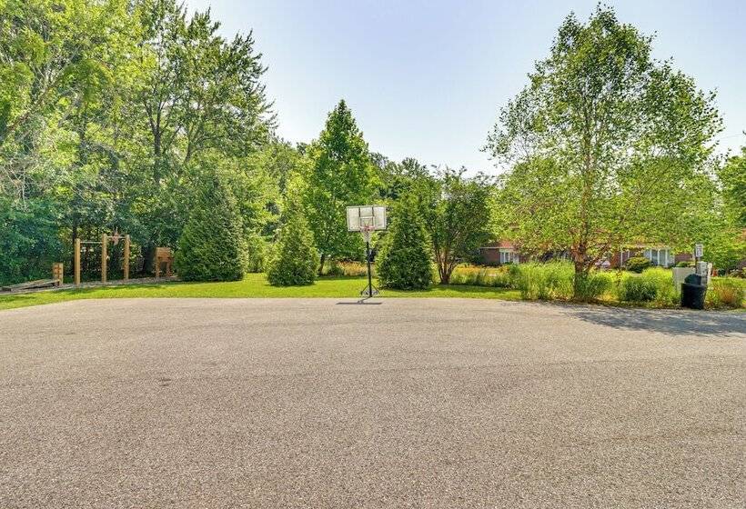 Pet Friendly Annapolis Home: Walk To Beach!