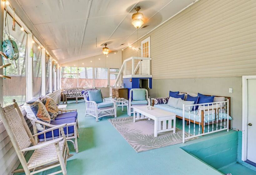 Pet Friendly Annapolis Home: Walk To Beach!