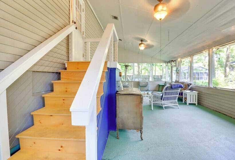 Pet Friendly Annapolis Home: Walk To Beach!