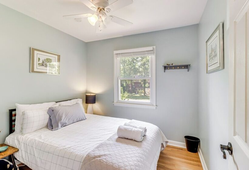 Pet Friendly Annapolis Home: Walk To Beach!