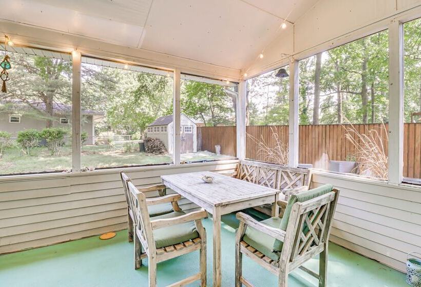 Pet Friendly Annapolis Home: Walk To Beach!