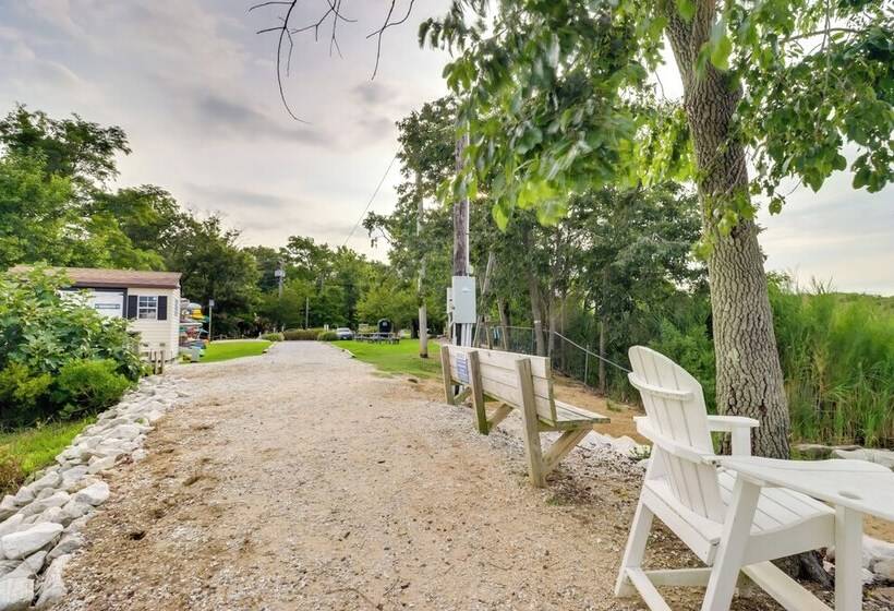 Pet Friendly Annapolis Home: Walk To Beach!