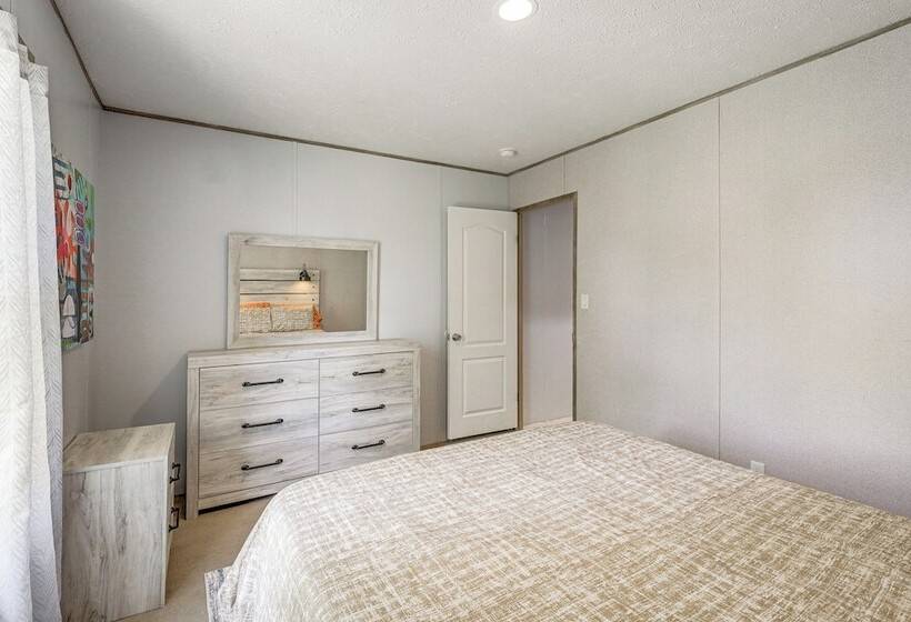 Pet Friendly Kempner Escape Near Parks & Trails!