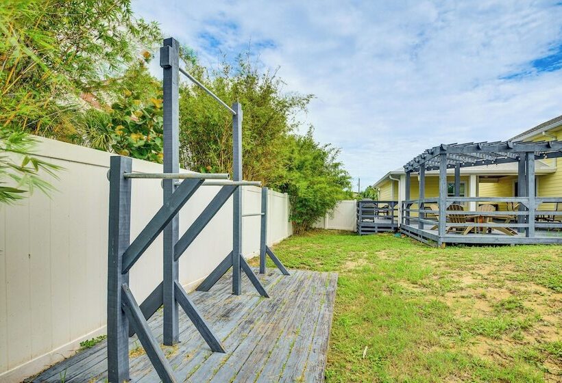 Close To Beaches: Palm Coast Home W/ Deck!