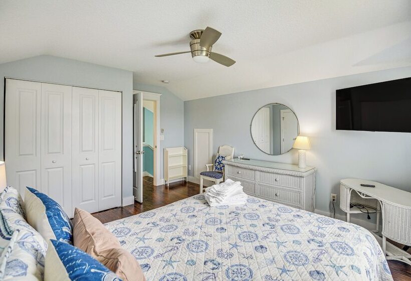 Close To Beaches: Palm Coast Home W/ Deck!