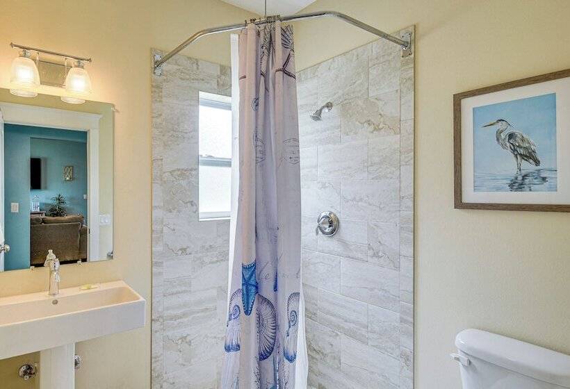 Close To Beaches: Palm Coast Home W/ Deck!