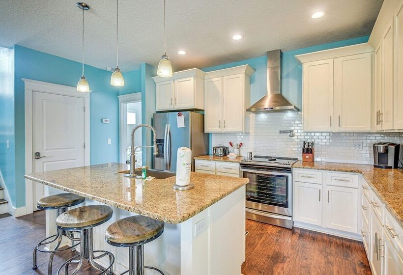 Close To Beaches: Palm Coast Home W/ Deck!