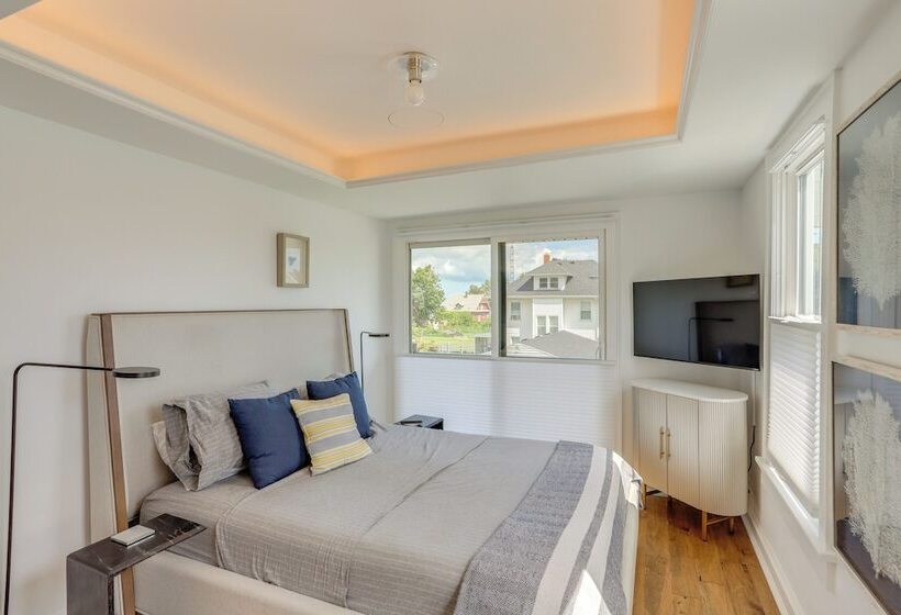 Port Clinton Home W/ Lake View   Walk To Beach!