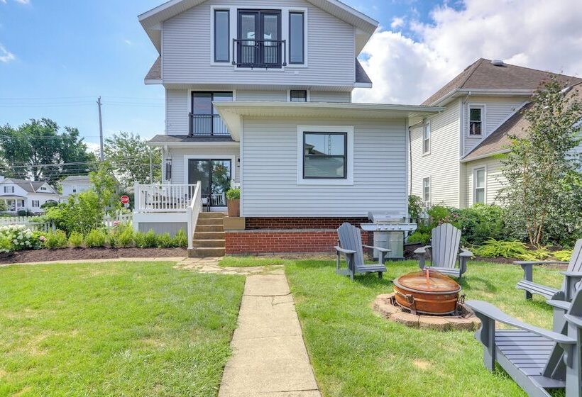 Port Clinton Home W/ Lake View   Walk To Beach!