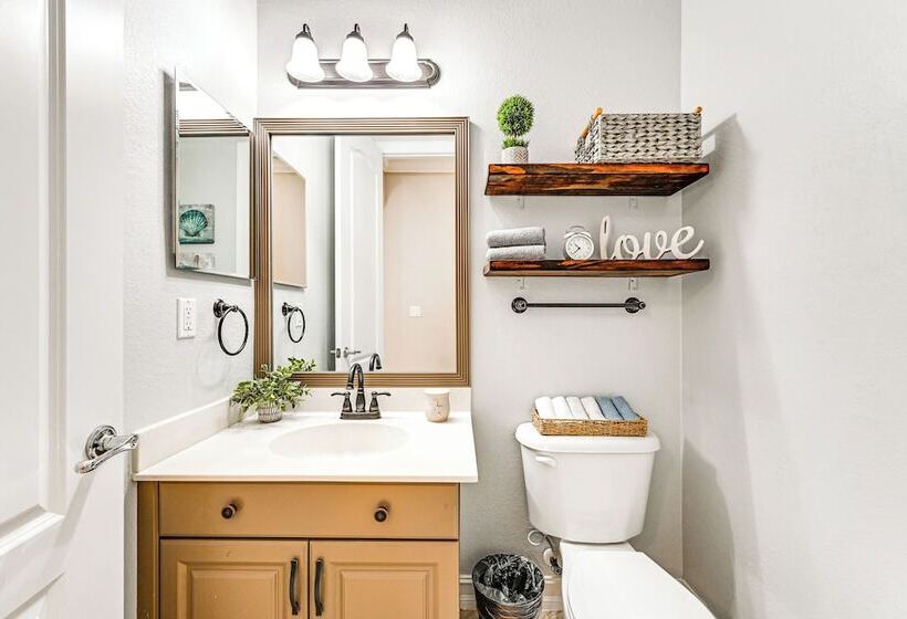 Golf & Hike: Lehigh Acres Home W/ Pool & Lanai