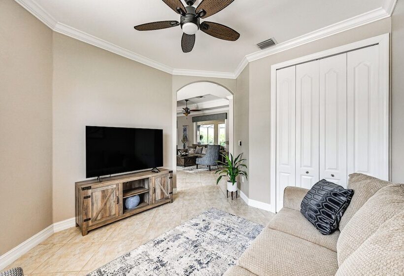 Golf & Hike: Lehigh Acres Home W/ Pool & Lanai