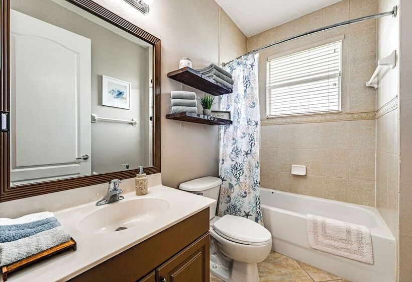 Golf & Hike: Lehigh Acres Home W/ Pool & Lanai