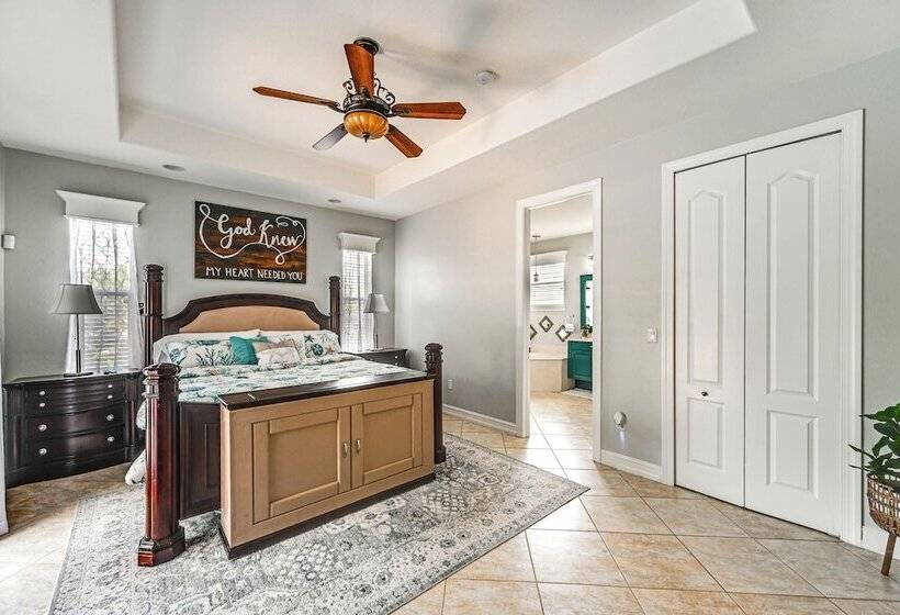 Golf & Hike: Lehigh Acres Home W/ Pool & Lanai