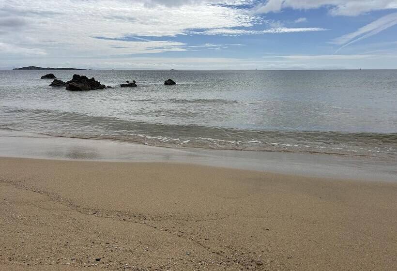 住所  Unique House In An Idyllic Situation On A Beach