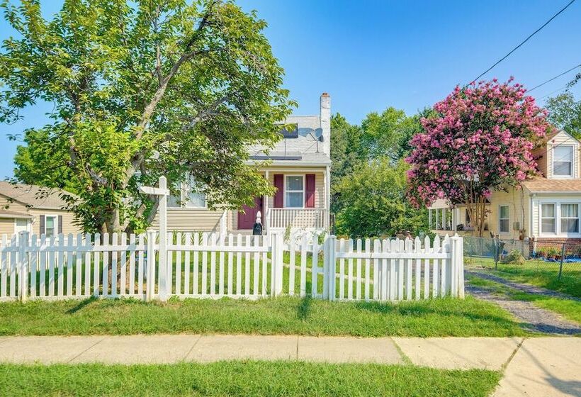Rockville Home W/ Spacious Yard: 17 Mi To Dc!