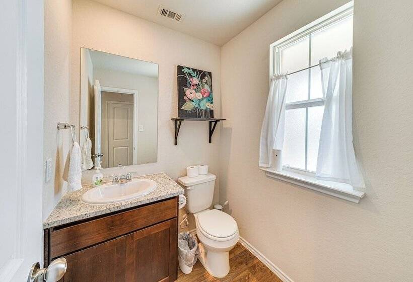 San Antonio Home W/ Pool Access: 11 Mi To Seaworld