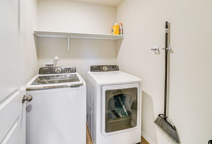 San Antonio Home W/ Pool Access: 11 Mi To Seaworld