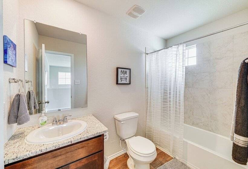 San Antonio Home W/ Pool Access: 11 Mi To Seaworld