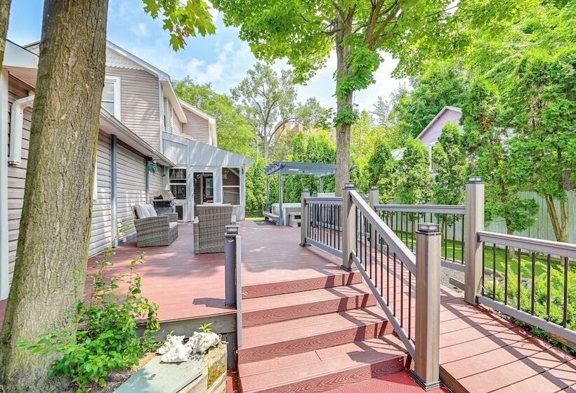 Saratoga Springs Home W/ Hot Tub: Walk To Downtown