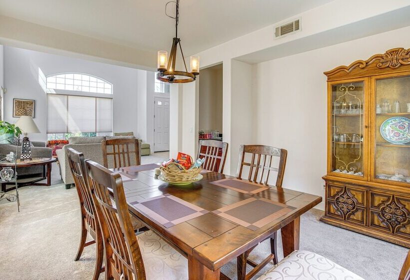 Spacious Fairfield Retreat Near Six Flags!