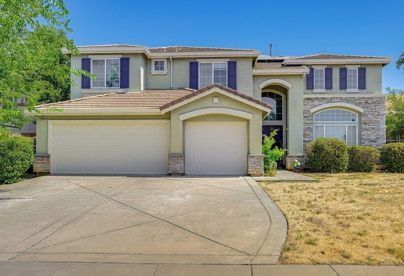 Spacious Fairfield Retreat Near Six Flags!