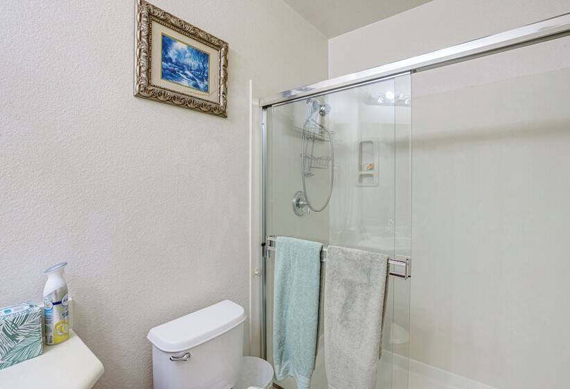 Spacious Fairfield Retreat Near Six Flags!