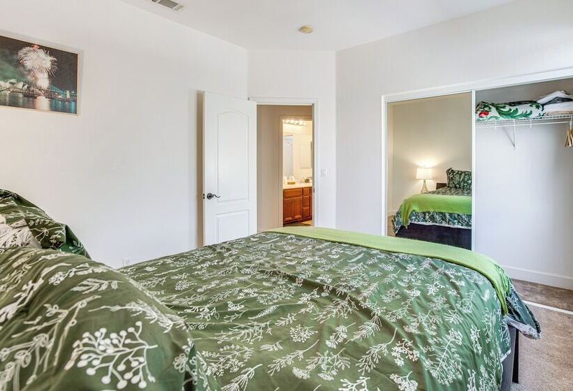 Spacious Fairfield Retreat Near Six Flags!