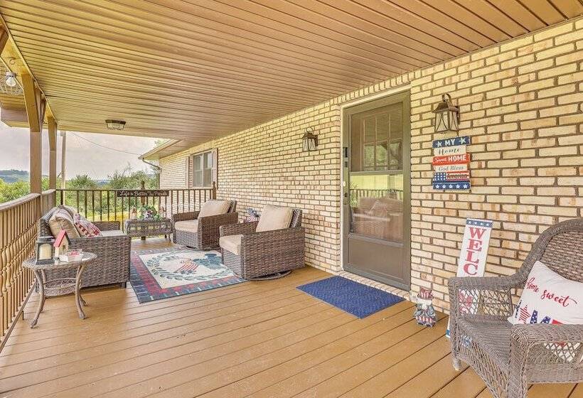Spacious Ohio Family Home On 5 Acre Property!