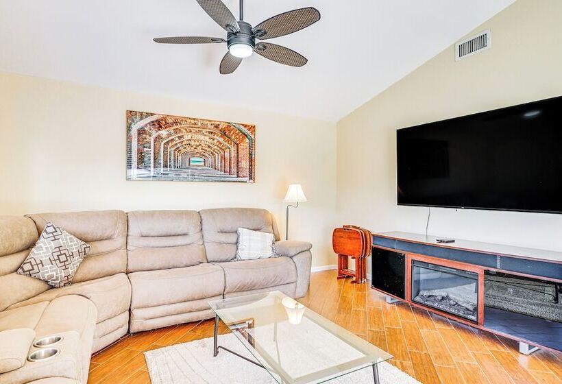 3 Mi To Beach: Gem W/ Pool In Cape Coral!