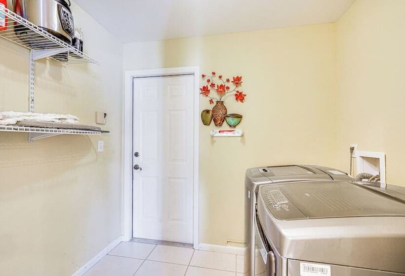 3 Mi To Beach: Gem W/ Pool In Cape Coral!