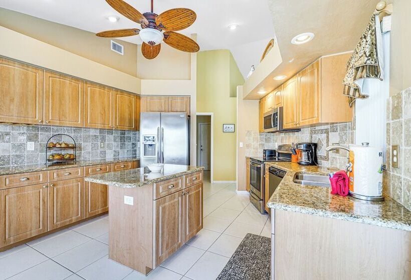 3 Mi To Beach: Gem W/ Pool In Cape Coral!
