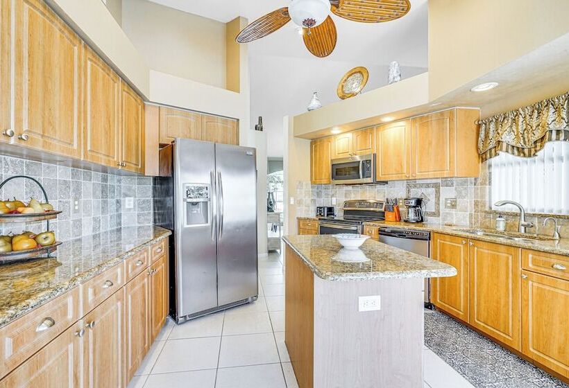 3 Mi To Beach: Gem W/ Pool In Cape Coral!