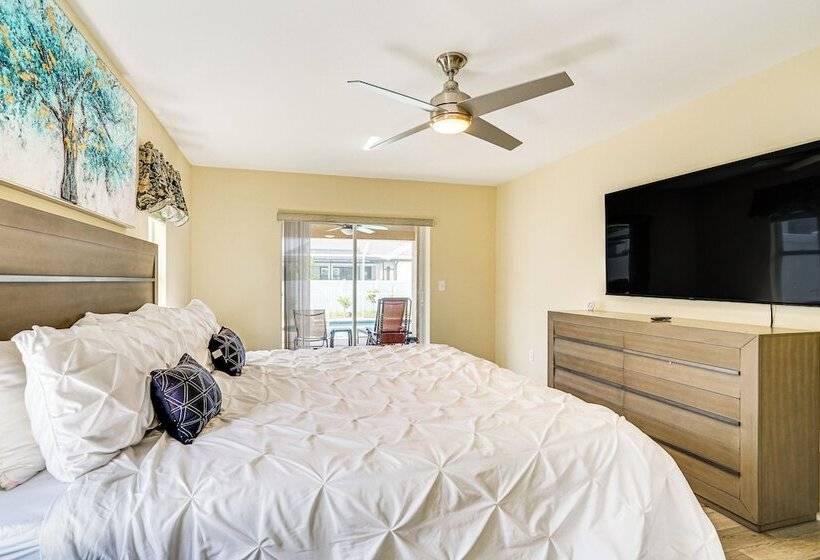 3 Mi To Beach: Gem W/ Pool In Cape Coral!