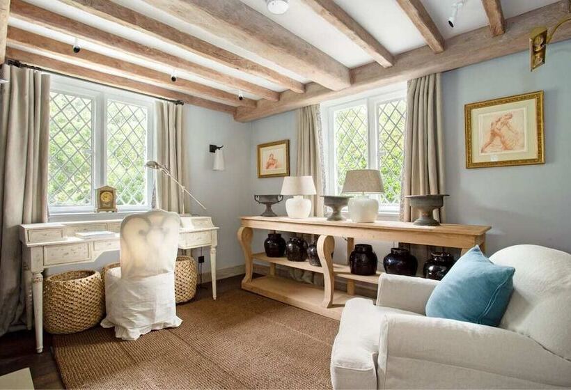 The Swinbrook Manor House   Spacious 5bdr House With Garden