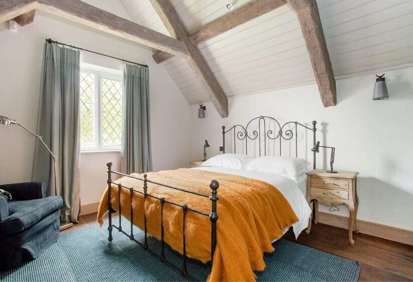 The Swinbrook Manor House   Spacious 5bdr House With Garden