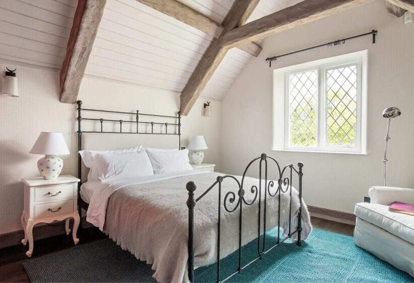 The Swinbrook Manor House   Spacious 5bdr House With Garden