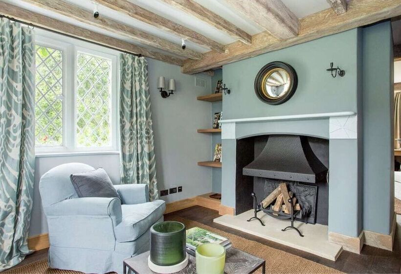 The Swinbrook Manor House   Spacious 5bdr House With Garden