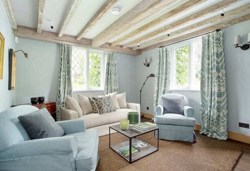 The Swinbrook Manor House   Spacious 5bdr House With Garden