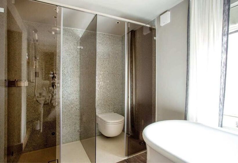 The Swinbrook Manor House   Spacious 5bdr House With Garden